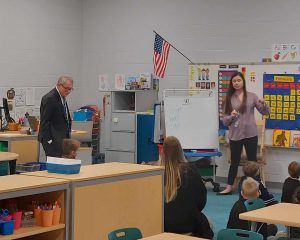 Gov. DeWine tours East Elementary as part of ‘ReadOhio’ initiative