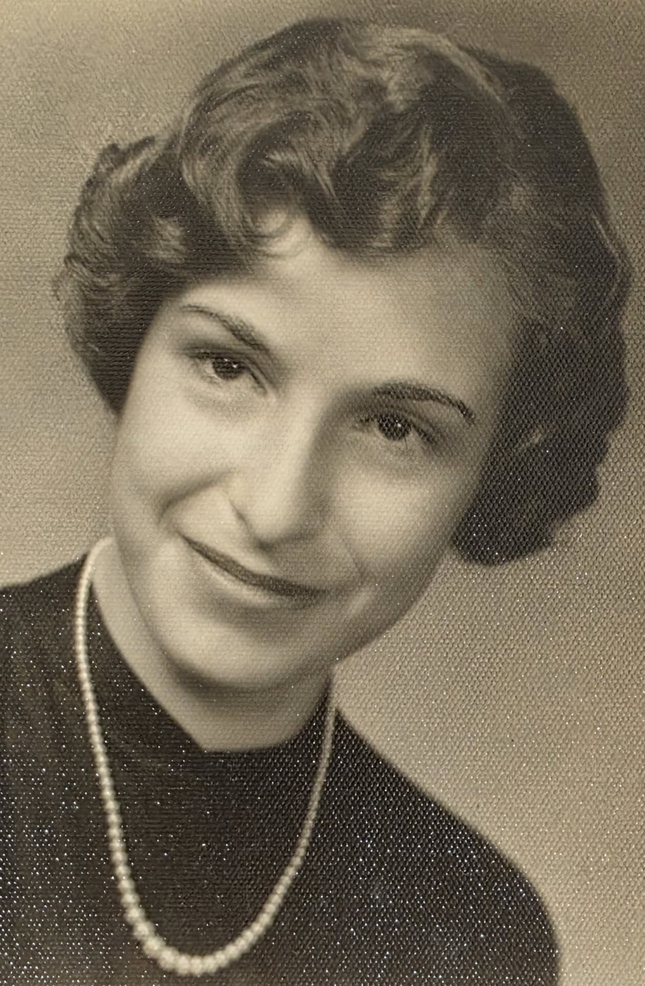 Betty L Davis obit picture