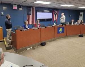 Crowd weighs in on Pledge of Allegiance at Athens City Council