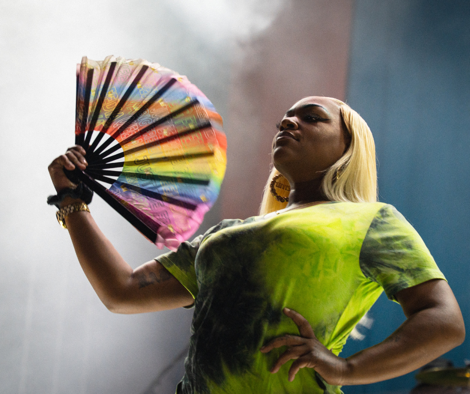 Big Freedia holding a fan.